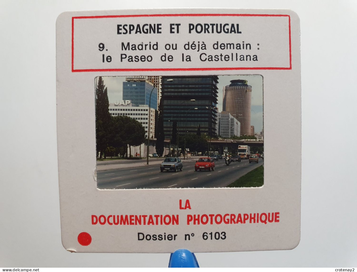 Photo Diapo Diapositive Slide Espagne Portugal N°9 MADRID Ou Déjà Demain Le PASEO De La CASTELLANA Renault R14 VOIR ZOOM - Diapositivas