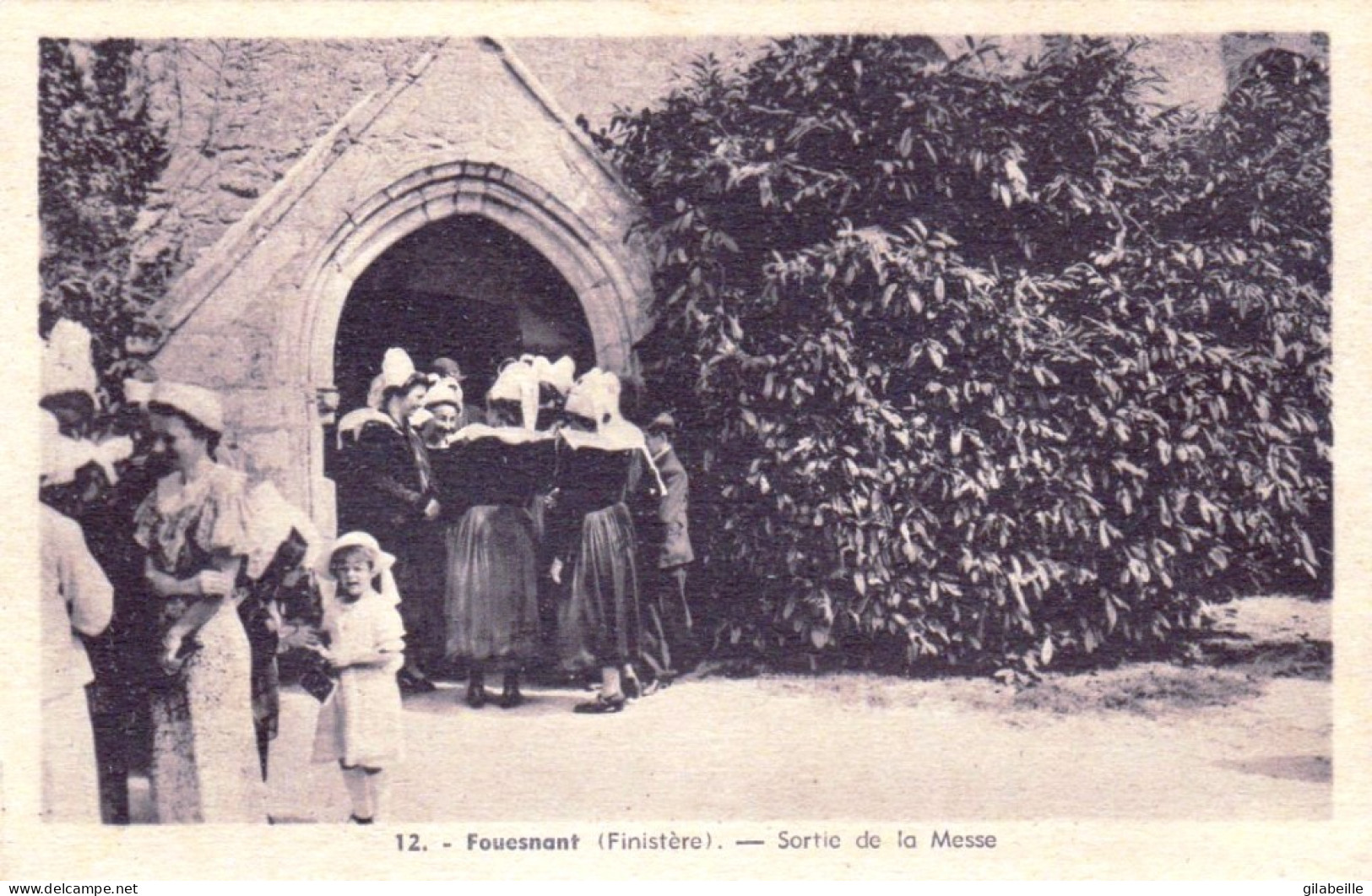 29 - FOUESNANT - Sortie De La Messe - Fouesnant