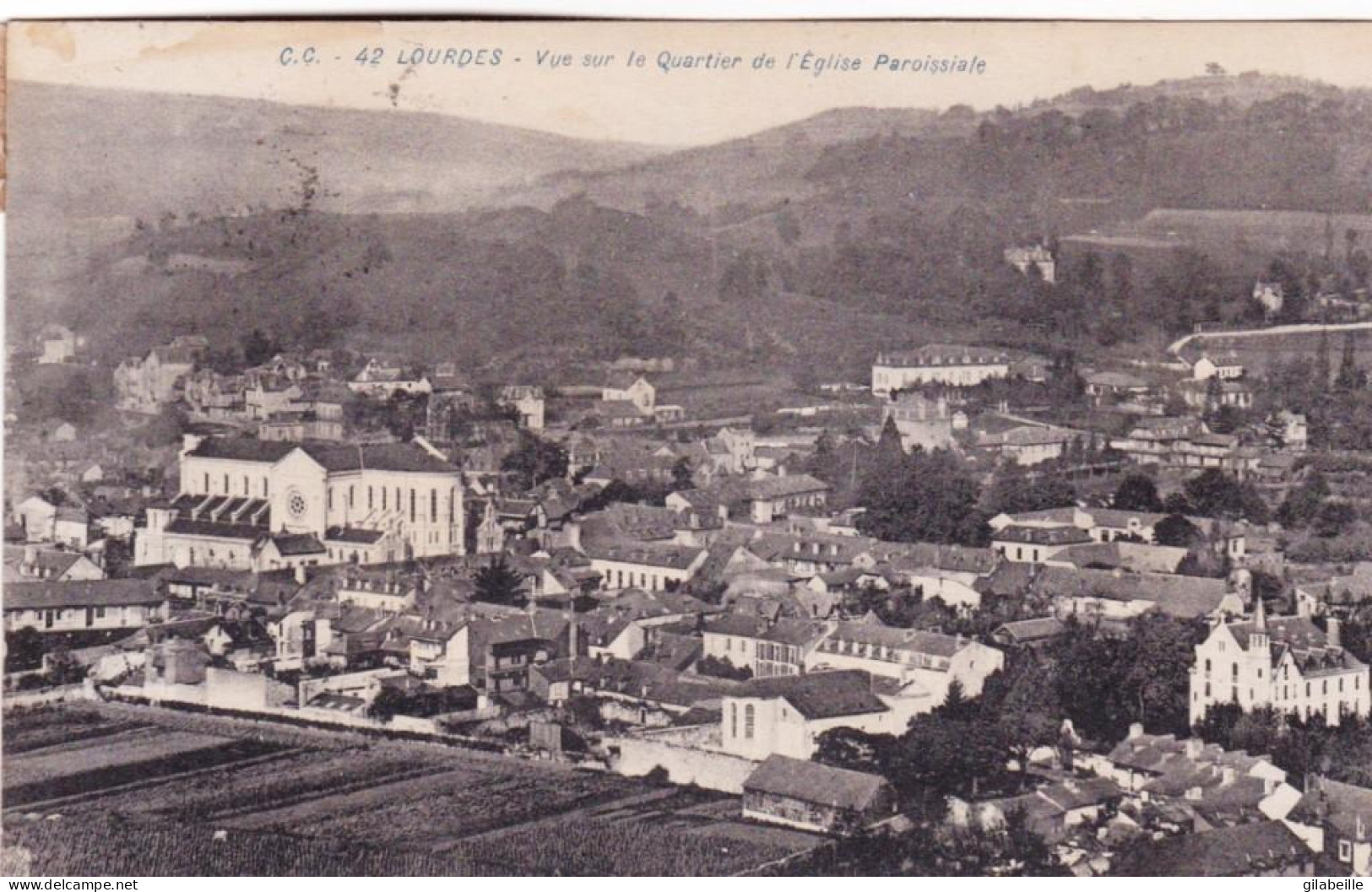 65 - LOURDES - Vue Sur Le Quartier De L'église Paroissiale - Lourdes