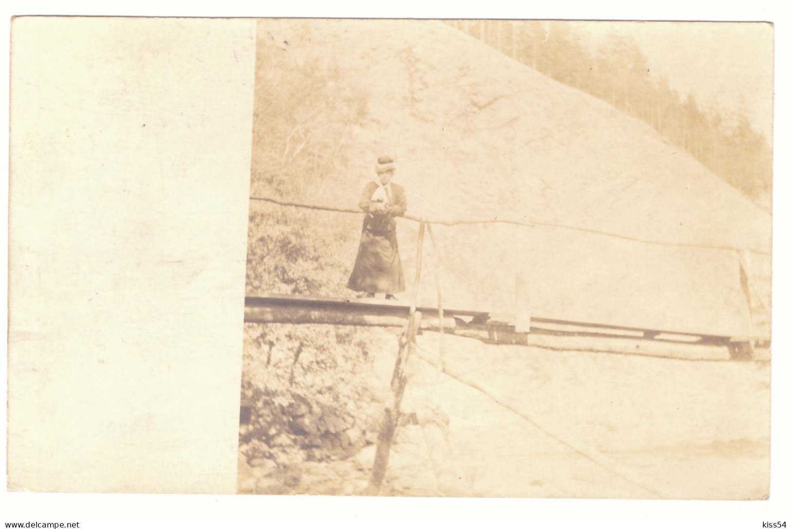 RO 83 - 16759 OITUZ-GROZESTI, Bacau, Woman On The Bridge, Romania - Old Postcard, Real PHOTO - Used - 1907 - Romania