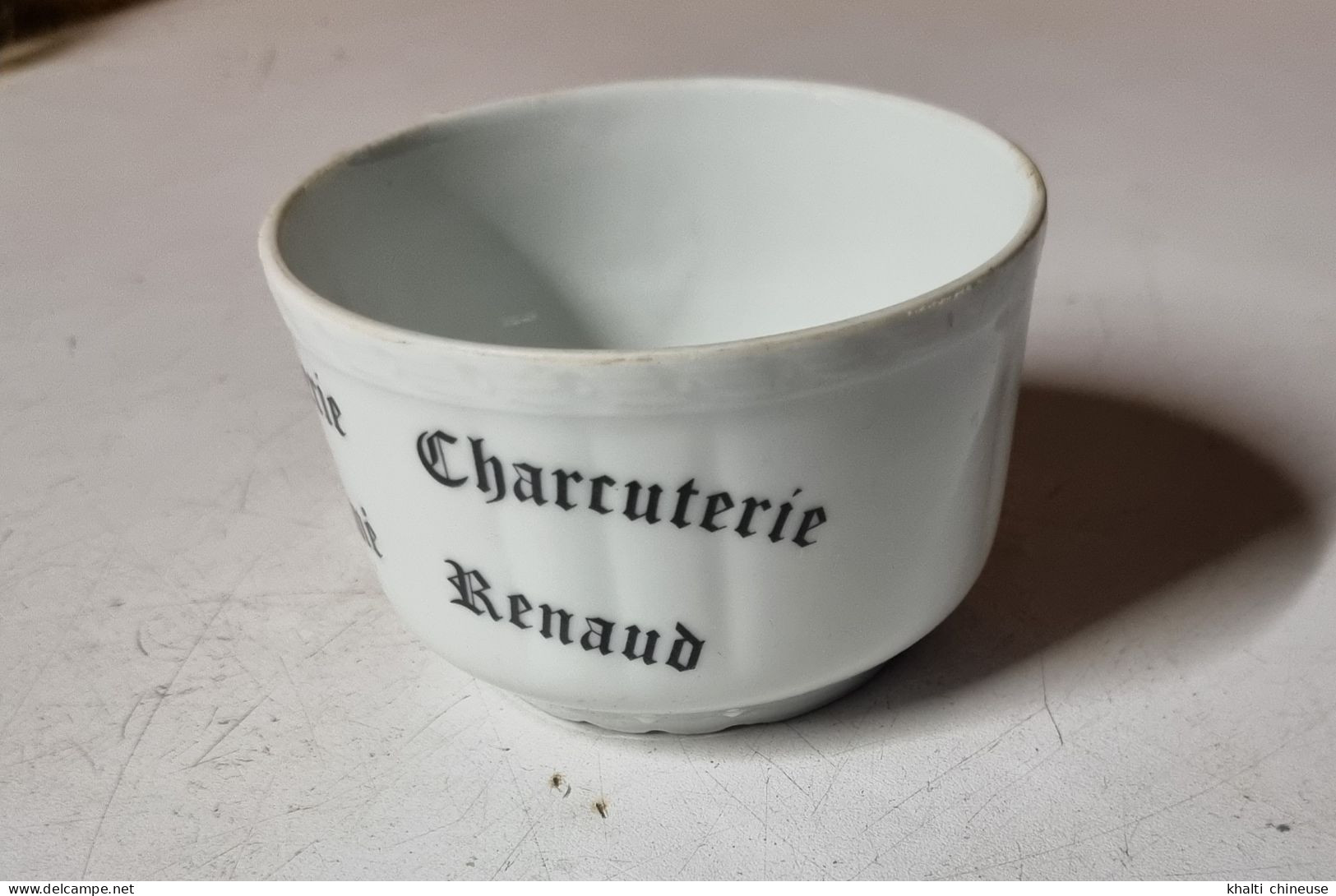 Tasse Publicitaire En Porcelaine Blanche Fleurie Vintage - Kopjes