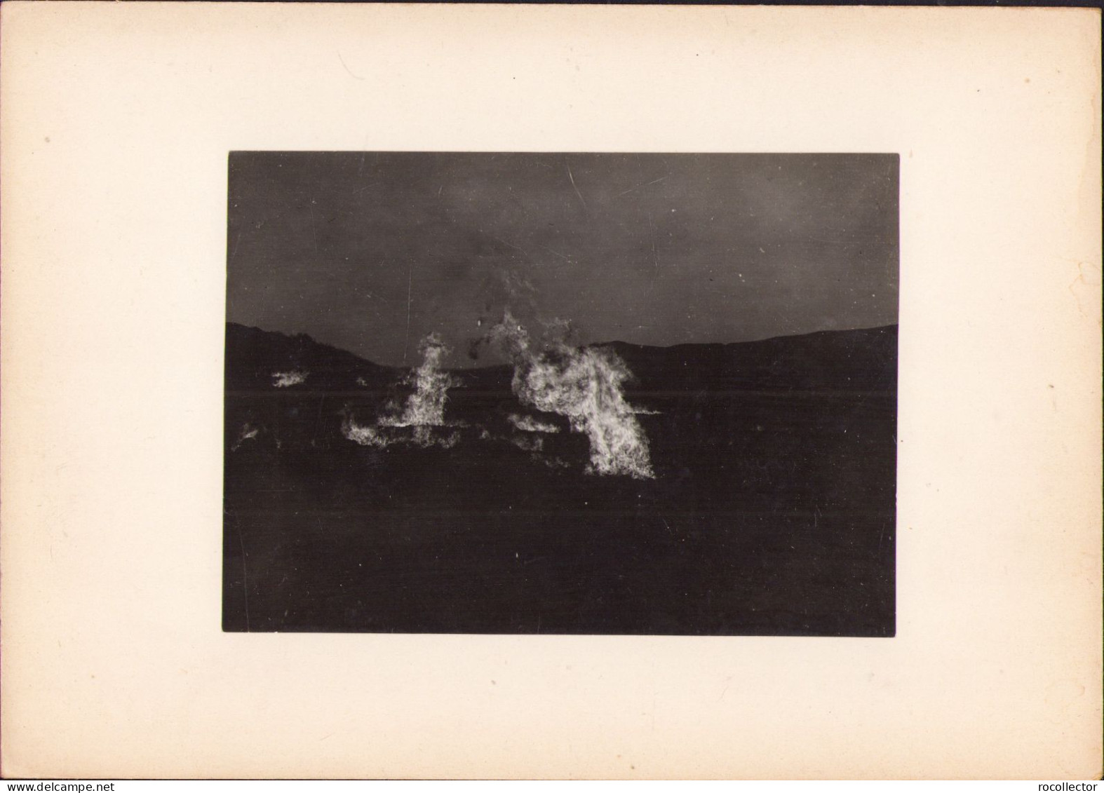 Emanații De Gaz Metan în Flăcări, Fotografie Din Timpul Excursiei Universitare Din 1921 De La Cluj  G62N - Orte