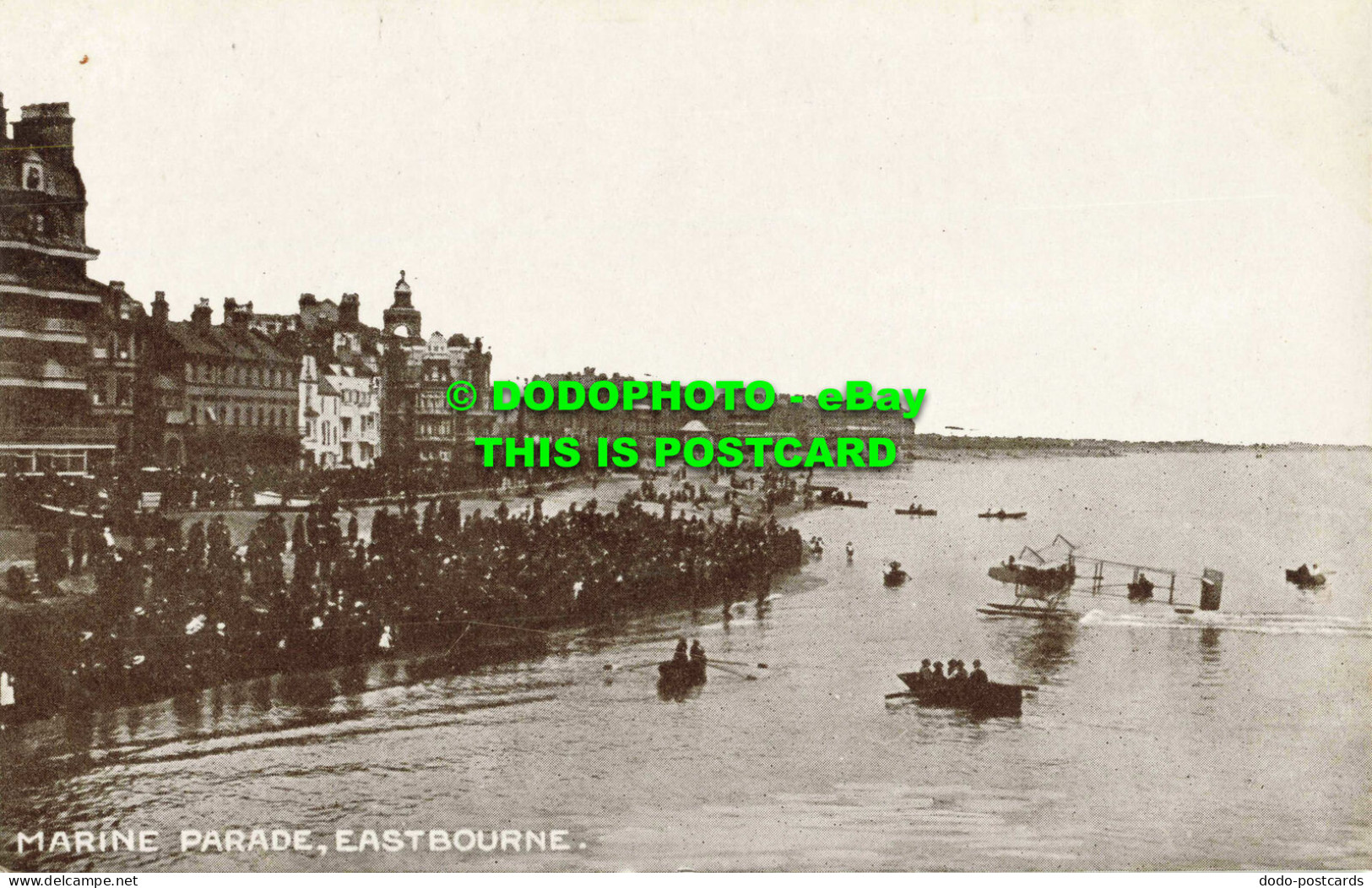 R559635 Eastbourne. Marine Parade. Postcard - Monde