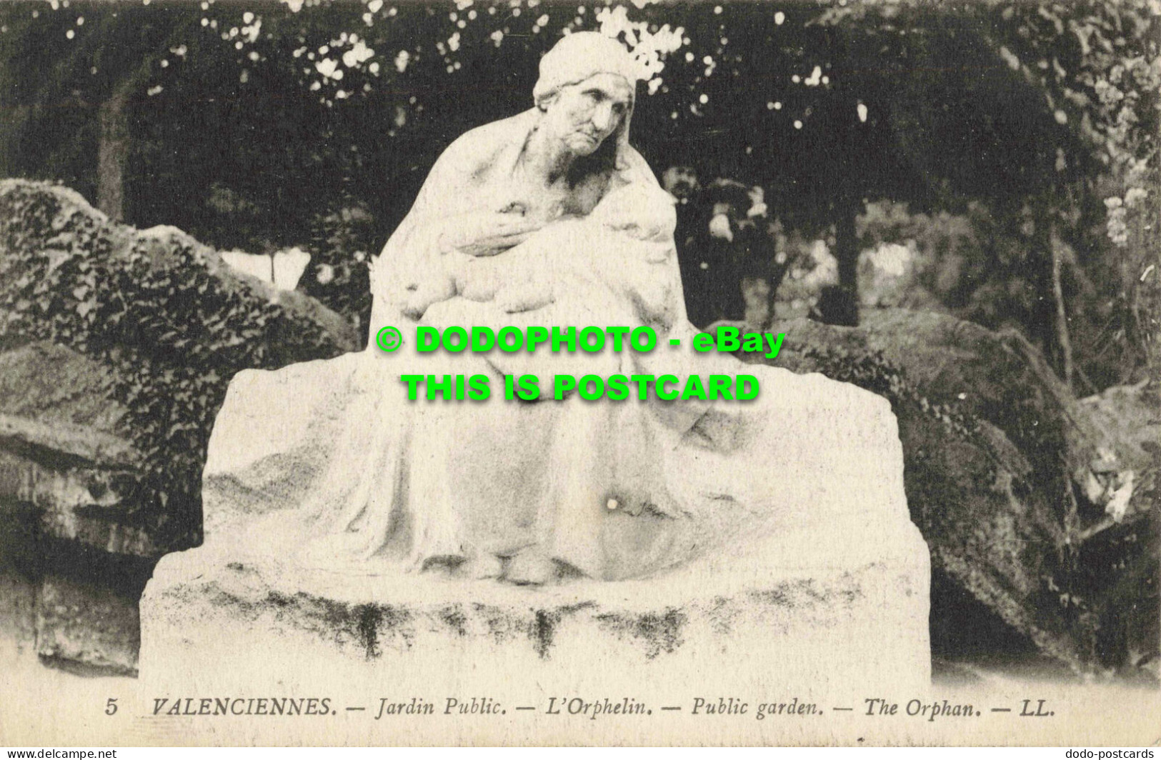R559637 Valenciennes. Public Garden. The Orphan. LL. 5 - Monde