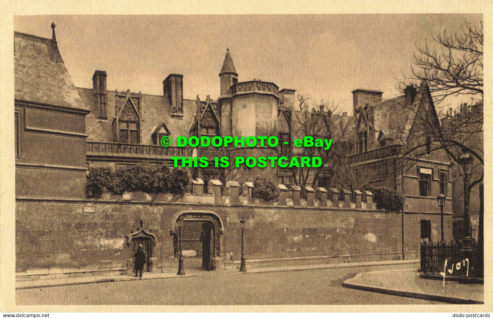 R559648 Paris. En Flanant. Le Musee De Cluny. Yvon - Monde