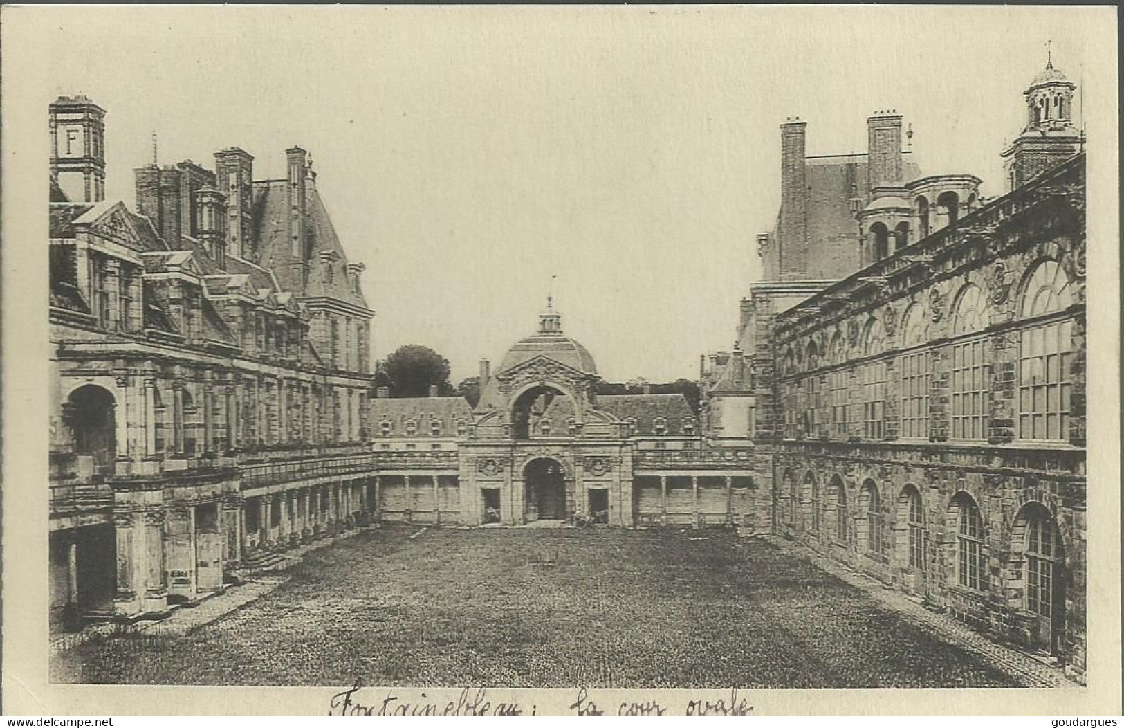 Château De Fontainebleau - La Cour Ovale - (P) - Fontainebleau