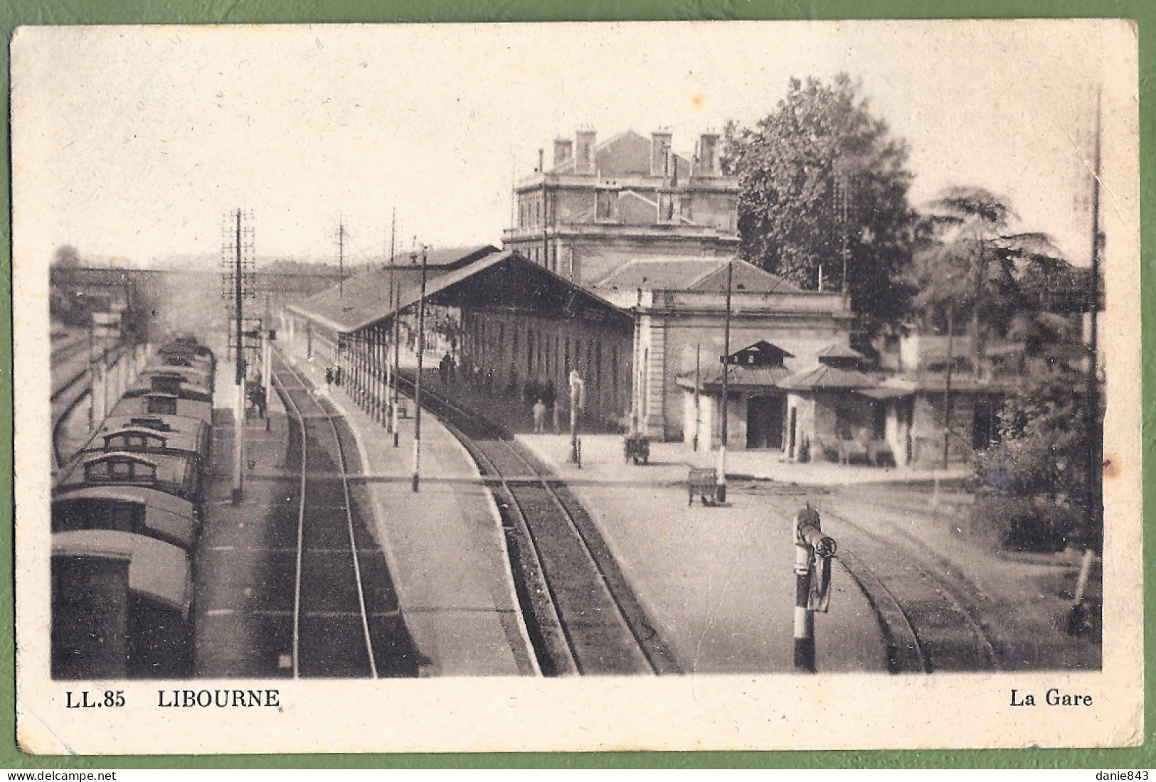 CPA Vue Peu Courante - GIRONDE - LIBOURNE - LA GARE - Vue Intérieure Des Quais, Train En Gare - Libourne