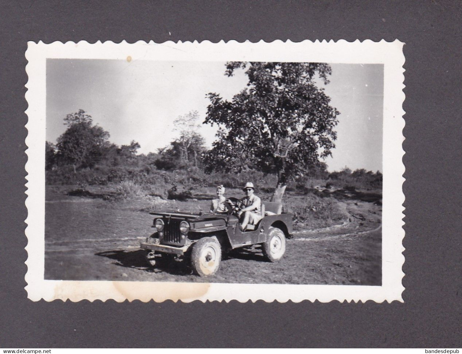 Photo Originale Snapshot Colonies Francaises Indochine Laos Env. Vientiane Oldtimer Car Voiture Jeep Willy's 52938 - Asie