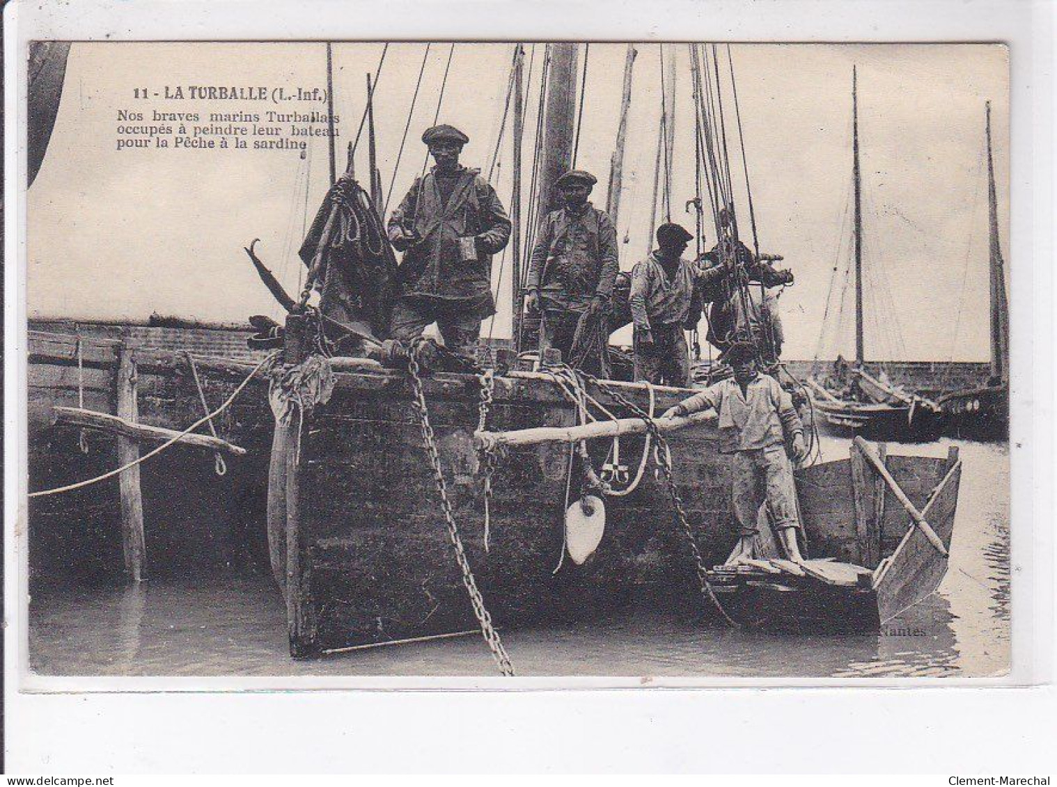 LA TURBALLE: Nos Braves Marins Turballais Occupés à Peindre Leur Bateaux Pour Fête Sardine - Très Bon état - La Turballe