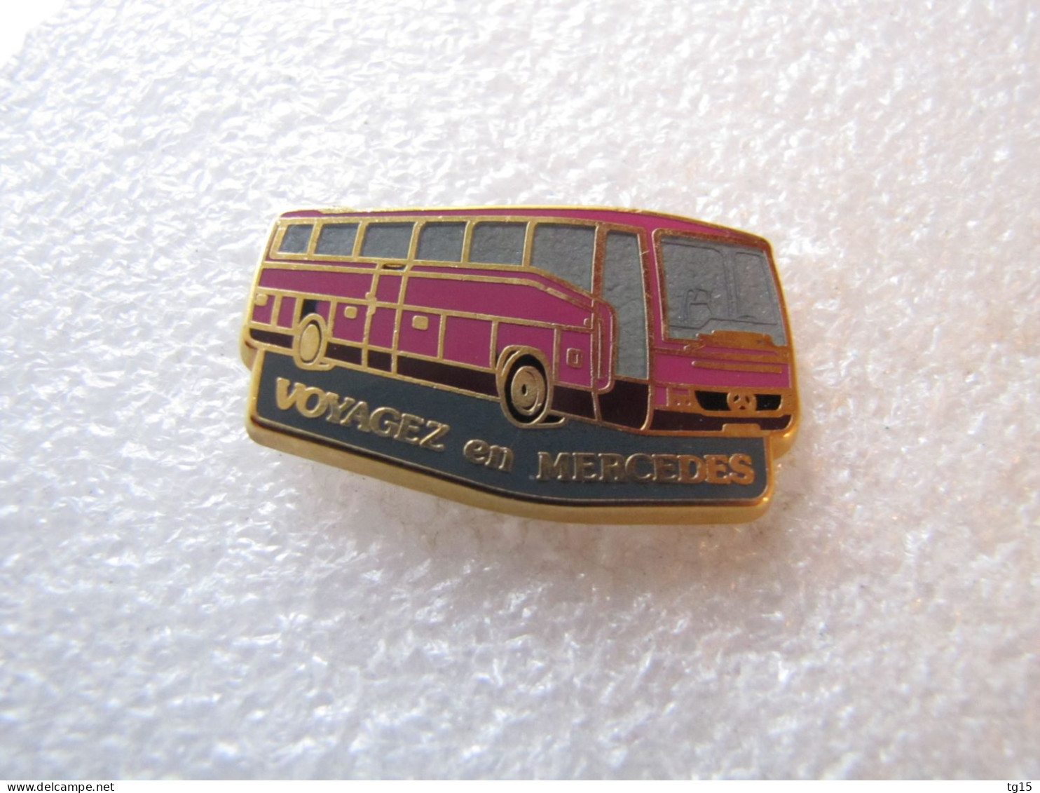 PIN'S   BUS  AUTOBUS MERCEDES-BENZ  Zamak  METARGENT - Transport