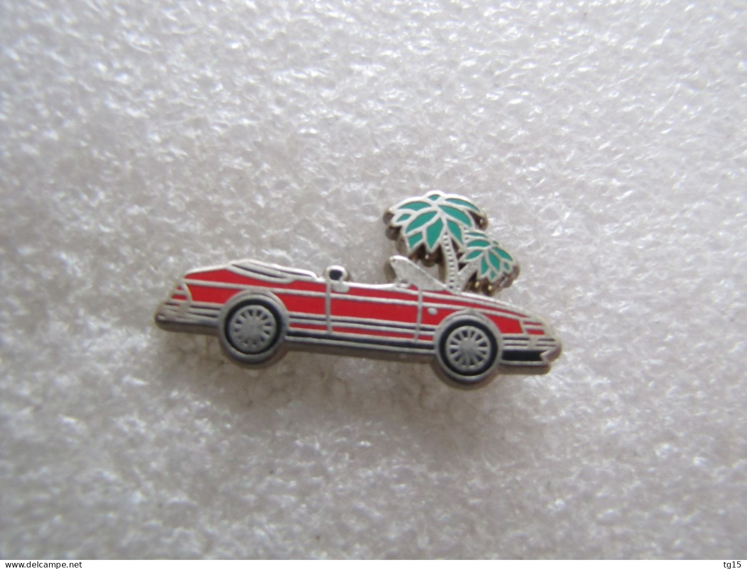 PIN'S    SAAB  900   TURBO  CABRIOLET   Zamak  ROUGE - Altri & Non Classificati