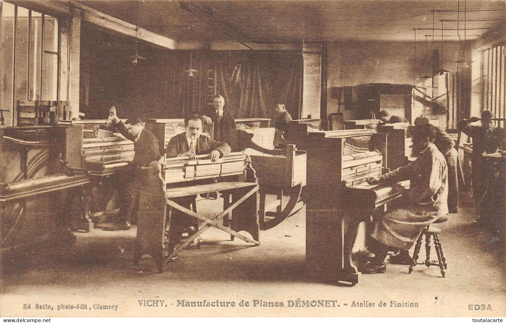 CPA  03 VICHY MANUFACTURE DEMONET ATELIER DE FINITION  Rare - Vichy