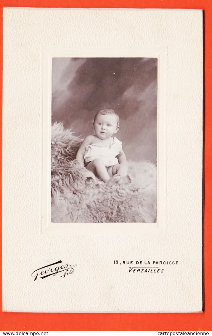 09835 / ⭐ VERSAILLES 78-Yvelines Photographie CDV 1900s ◉ Bébé Sur Peau Fourrure ◉ GEORGES Fils 18 Rue PAROISSE - Persone Anonimi