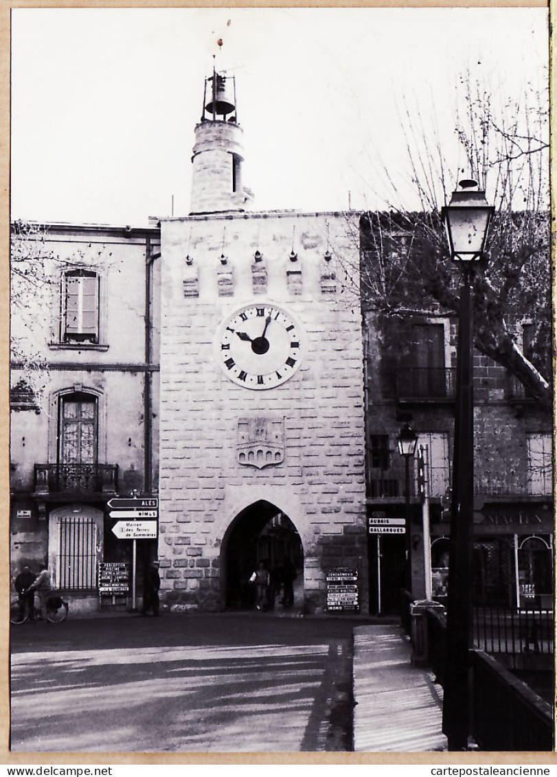 09737 / ⭐ SOMMIERES 30-Gard Porte De La TOUR De L'HORLOGE Pharmacie BARIN 1980s Photographie 10,5x15 - Sommières