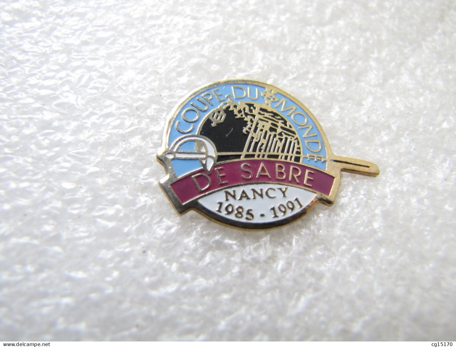 PIN'S    SPORT  ESCRIME    COUPE DU MONDE DE SABRE  NANCY 1985  1991 - Fencing