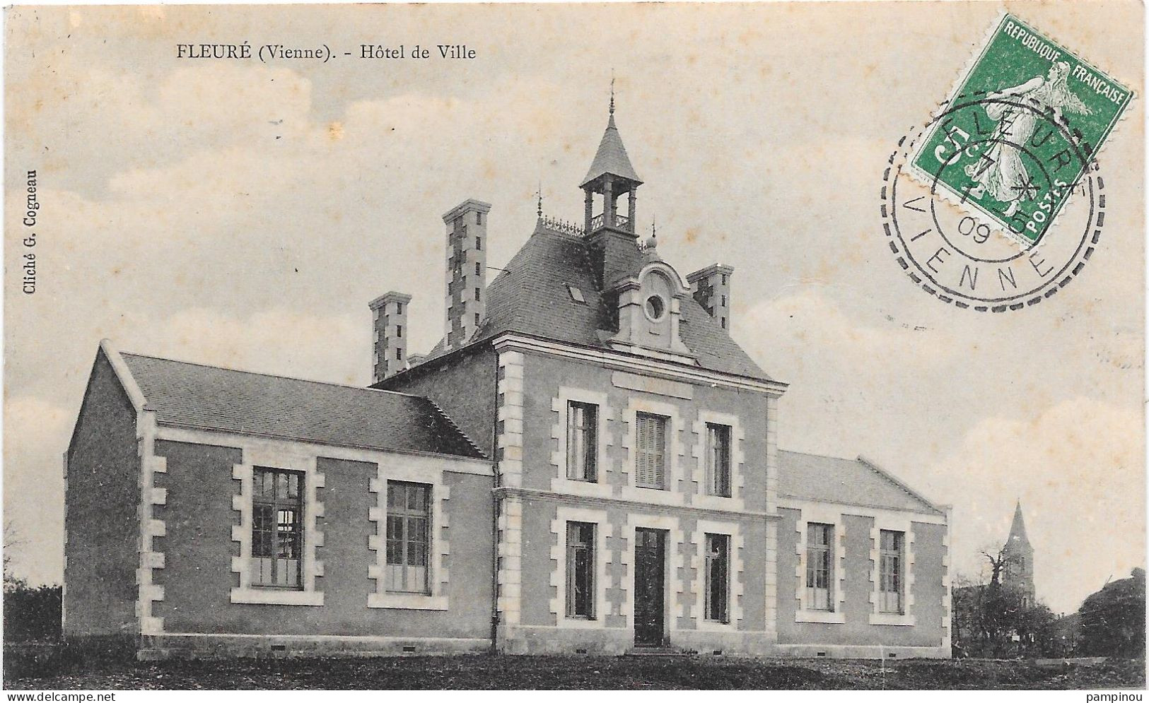 86 - FLEURE - Hôtel De Ville - Autres & Non Classés