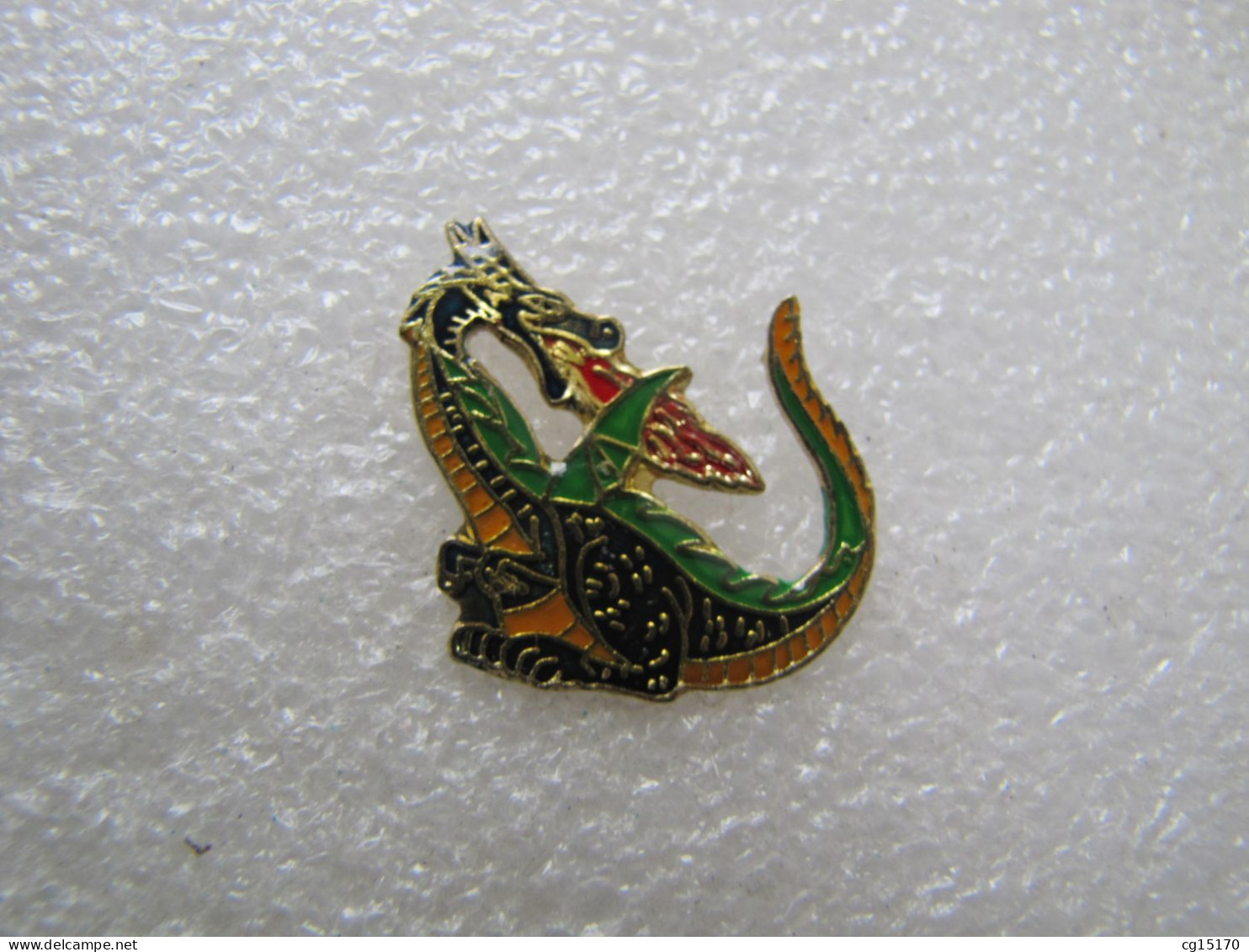 PIN'S    DRAGON - Animaux