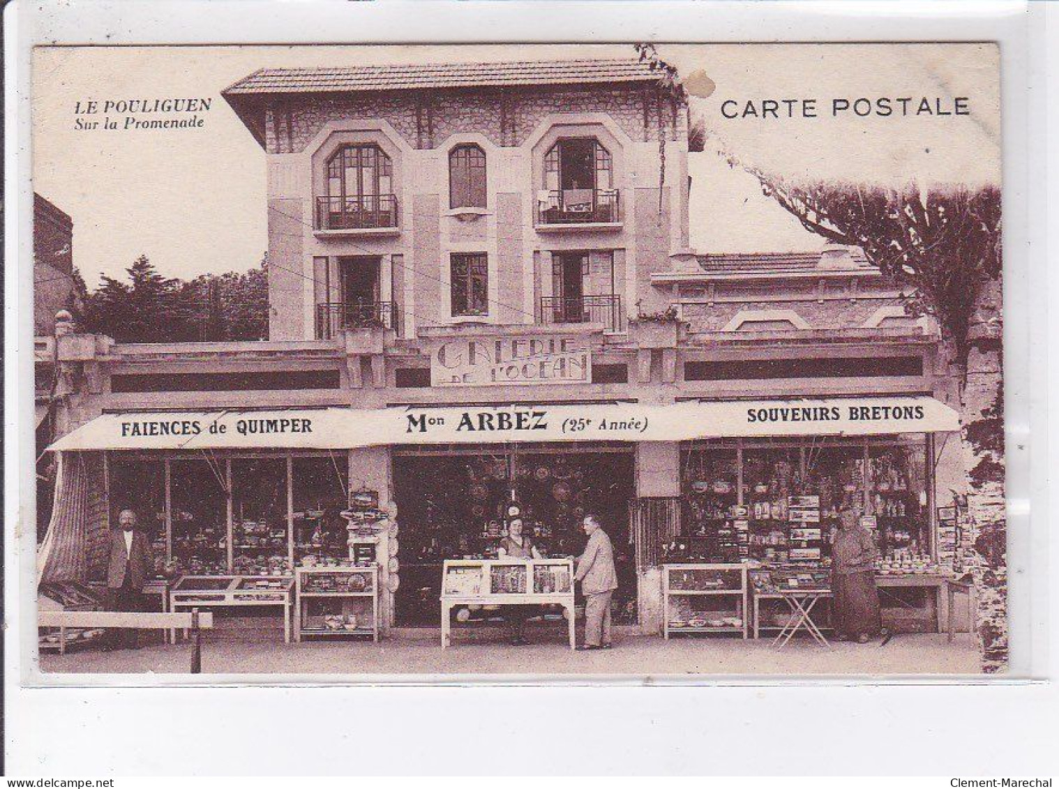 LE POULIGUEN: Sur La Promenade, Carte Postale, Maison Arbez, Faiences De Quimper, Souvenir Bretons - Très Bon état - Le Pouliguen