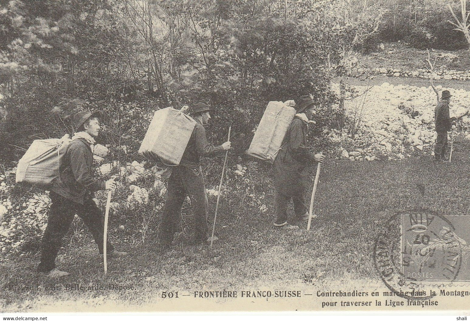 COPIE DE CARTE POSTALE ANCIENNE FRONTIERE FRANCO SUISSE CONTREBANDIERS EN MARCHE - Sonstige & Ohne Zuordnung