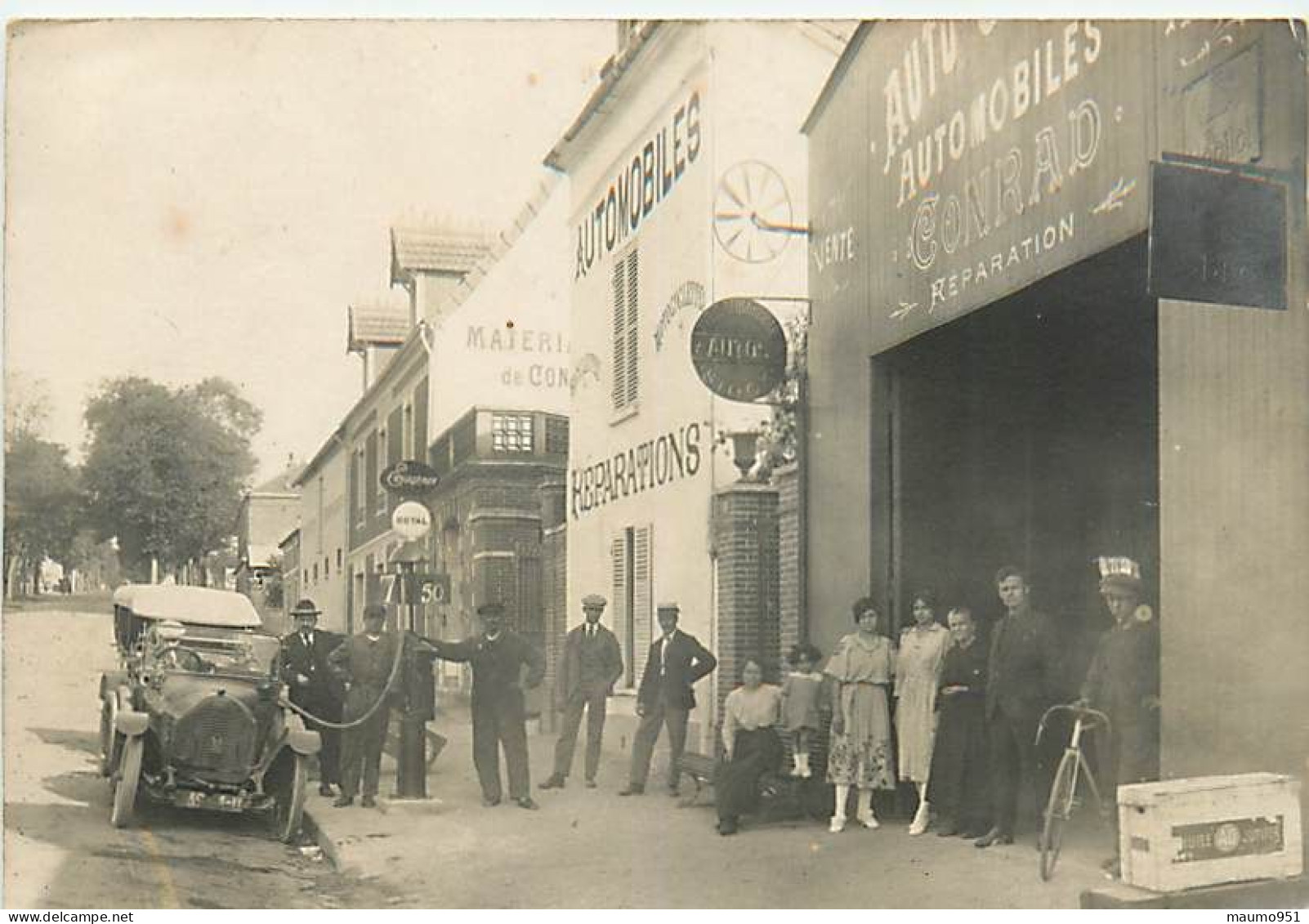 CARTE PHOTO. POMPE A ESSENCE ROYAL - GARAGE AUTOMOBILE CONRAD REPARATION - Autres & Non Classés