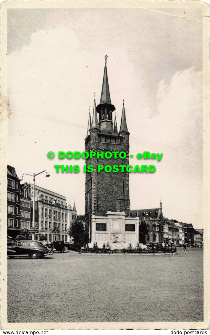 R560516 Kortrijk. Courtrai. Beffroi. Monument Aux Morts Et Grand Place. Ern. Thi - Monde