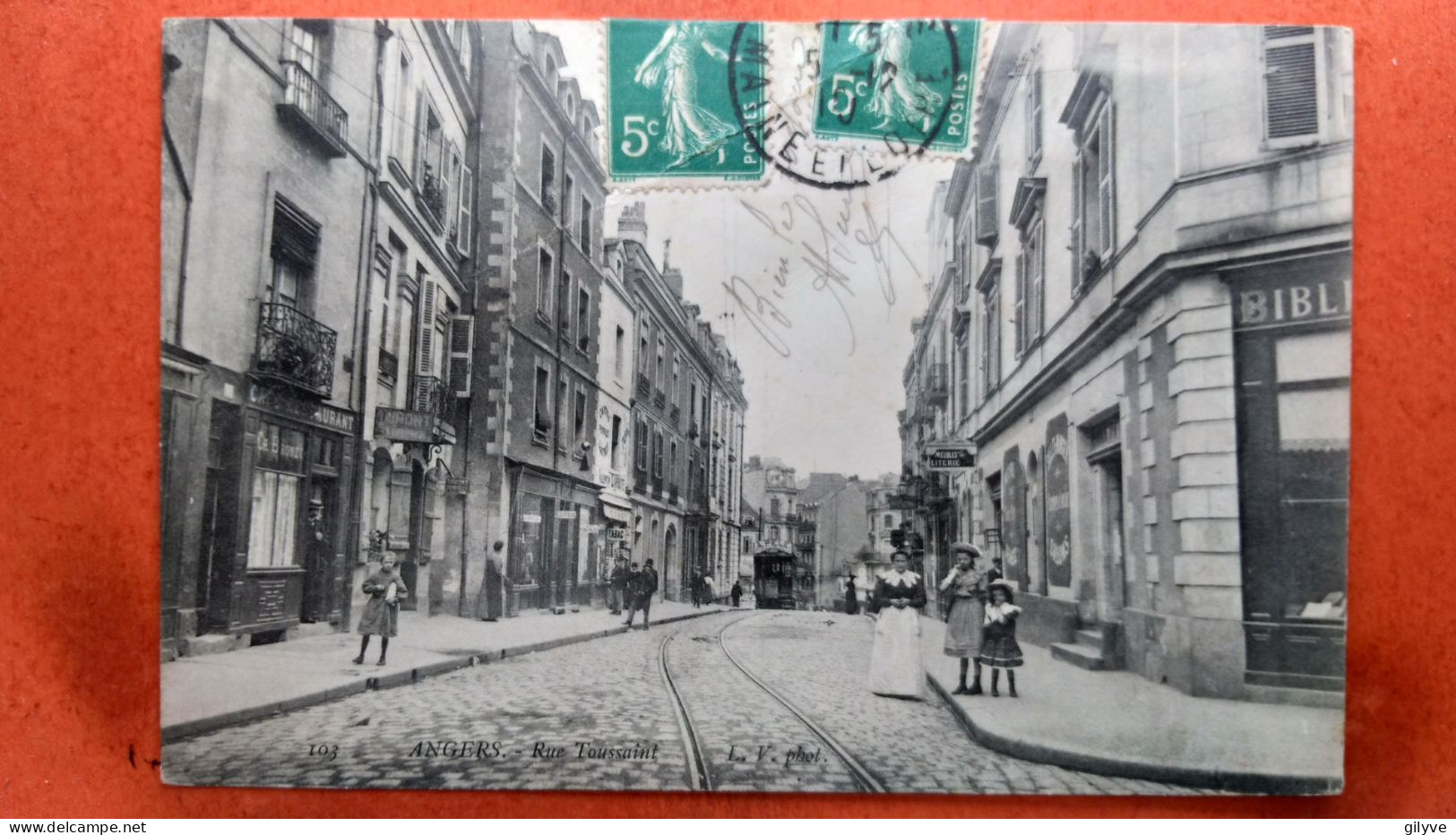 CPA (49) Angers. Rue Toussaint.  Animation. Pub Au Verso. Etablissements  BRISSET.  ( 6A.n°1460) - Angers