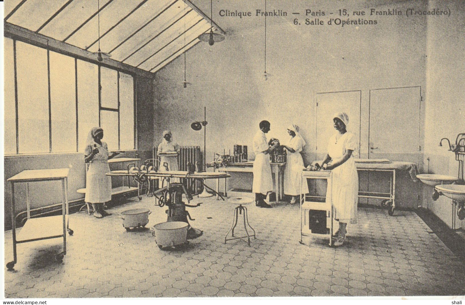 COPIE DE CARTE POSTALE ANCIENNE CLINIQUE FRANKLIN SALLE D' OPERATIONS - Santé, Hôpitaux