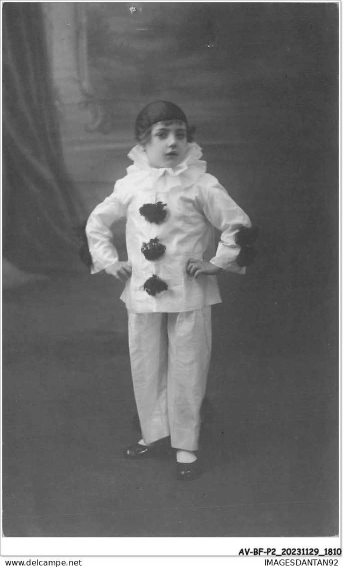 AV-BFP2-1092 - SPECTACLE - Artiste - Garçon HABILLE En Pierrot - CARTE PHOTO - Artiesten