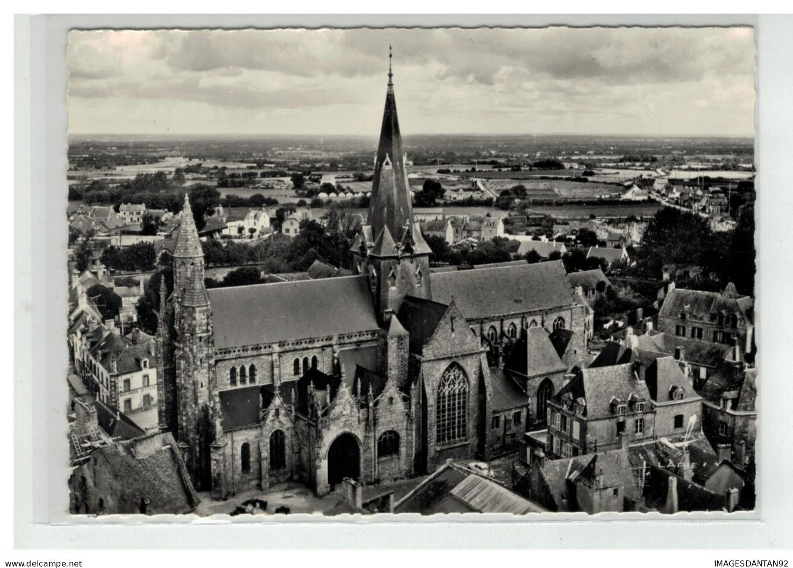 44 GUERANDE LA COLLEGIALE SAINT AUBIN VUE AERIENNE NÂ° 31 - Guérande