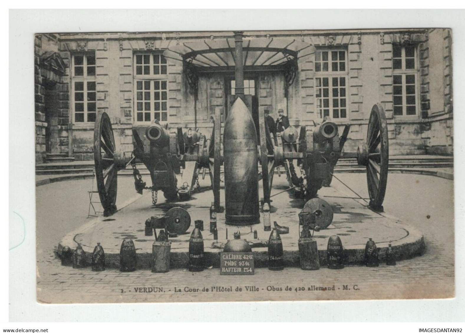 55 VERDUN COUR DE L HOTEL DE VILLE OBUS CANON MONUMENT - Verdun