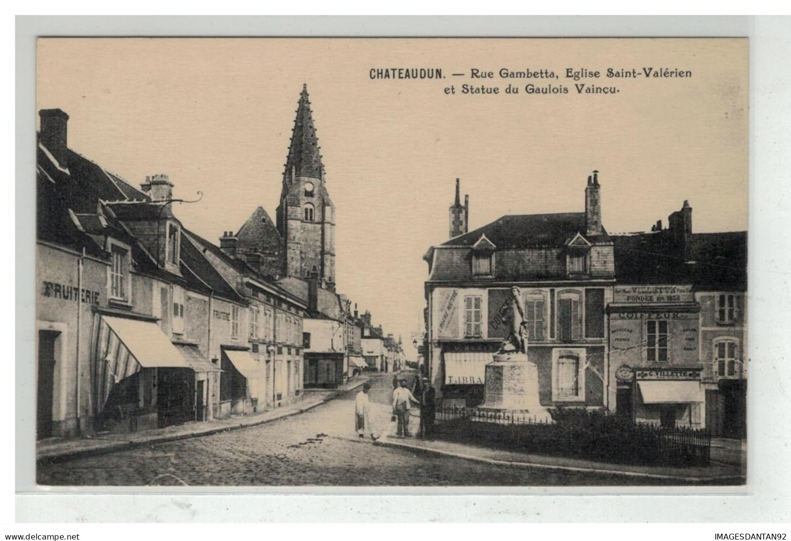 28 CHATEAUDUN RUE GAMBETTA EGLISE SAINT VALERIEN ET STATUE DU GAULOIS VAINCU - Chateaudun