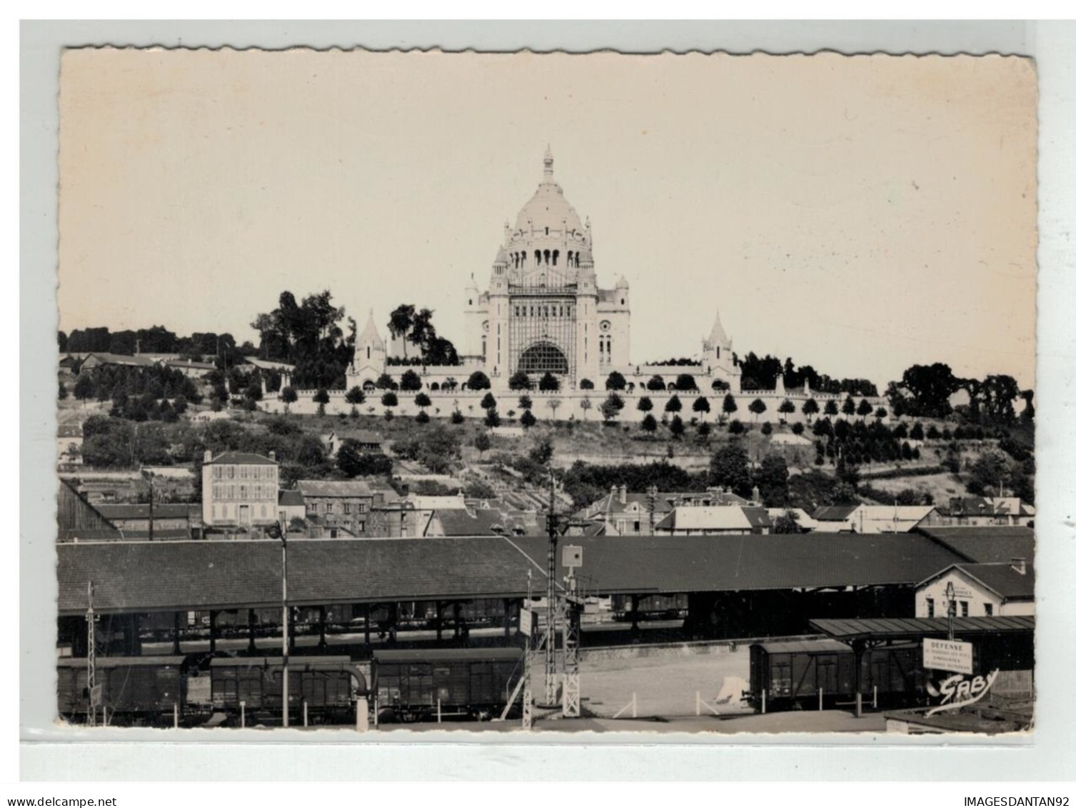 14 LISIEUX LA BASILIQUE NÂ°164 ET LA GARE TRAVAUX - Lisieux