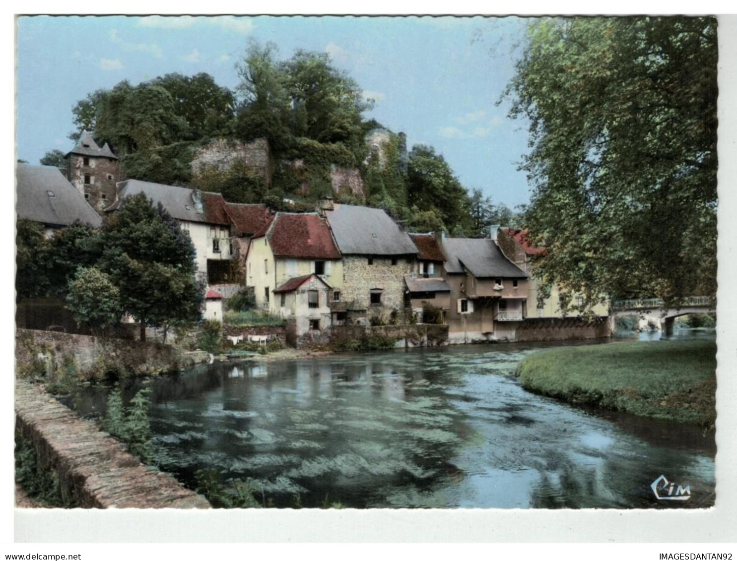 19 SEGUR LE CHATEAU BORDS DE L AUVEZERE ET CHATEAU NÂ°100 - Sonstige & Ohne Zuordnung