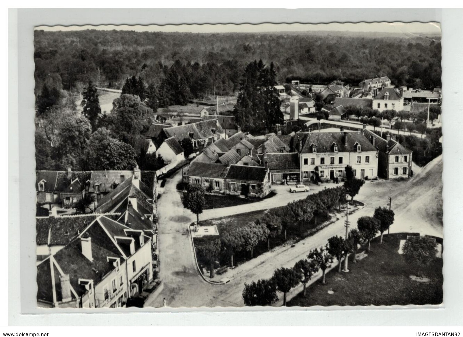 18 VOUZERON LA PLACE ET VUE GENERALE AERIENNE NÂ° 2 - Vouzeron