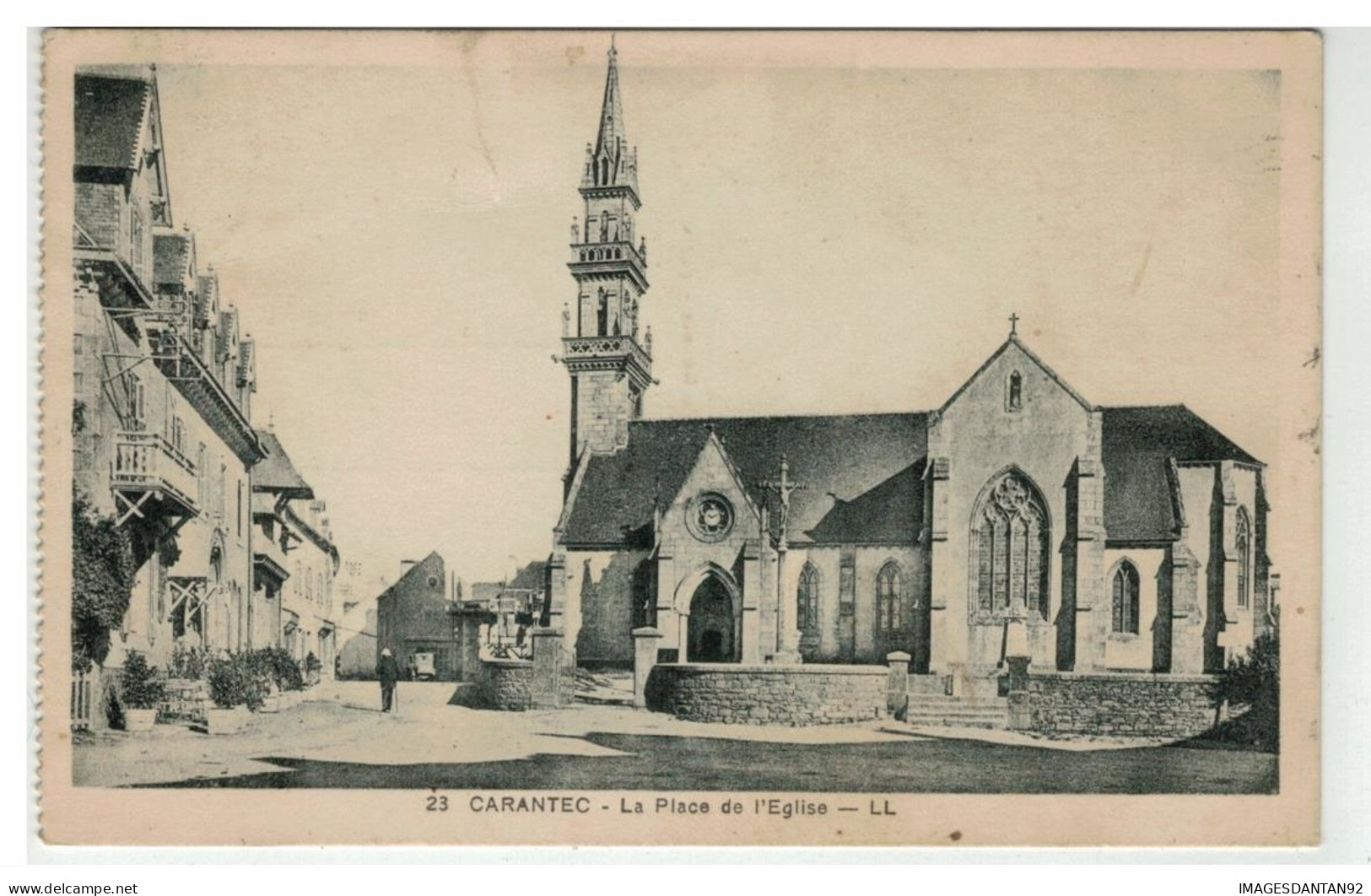 29 CARANTEC PLACE DE L EGLISE - Carantec