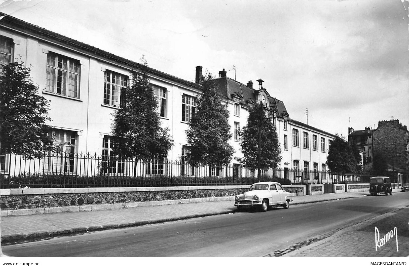 94 IVRY #21870  GROUPE SCOLAIRE RUE JJ ROUSSEAU VOITURES - Ivry Sur Seine