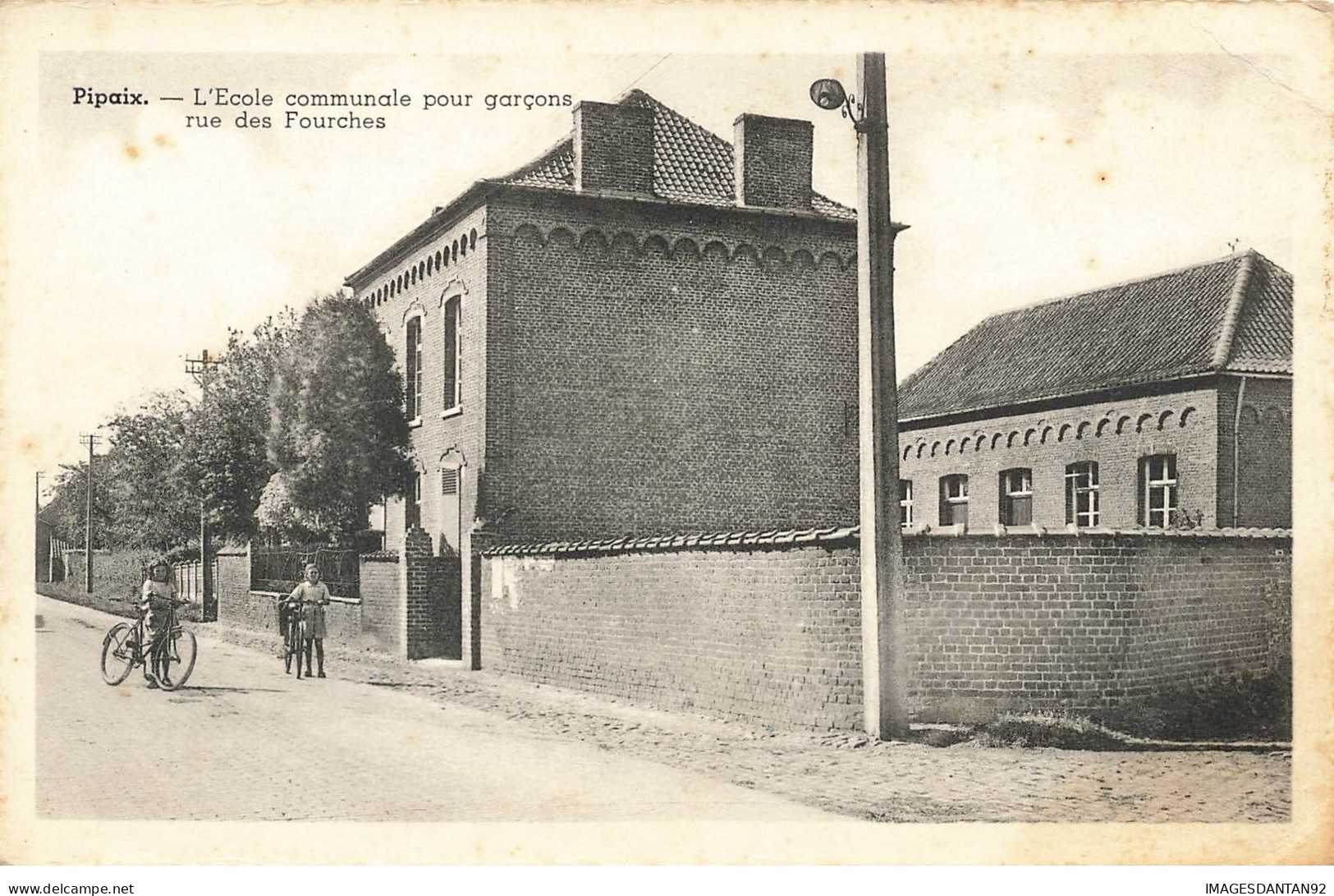 BELGIQUE #22063 PIPAIX ECOLE COMMUNALE POUR GARCONS RUE DES FOURCHES - Leuze-en-Hainaut