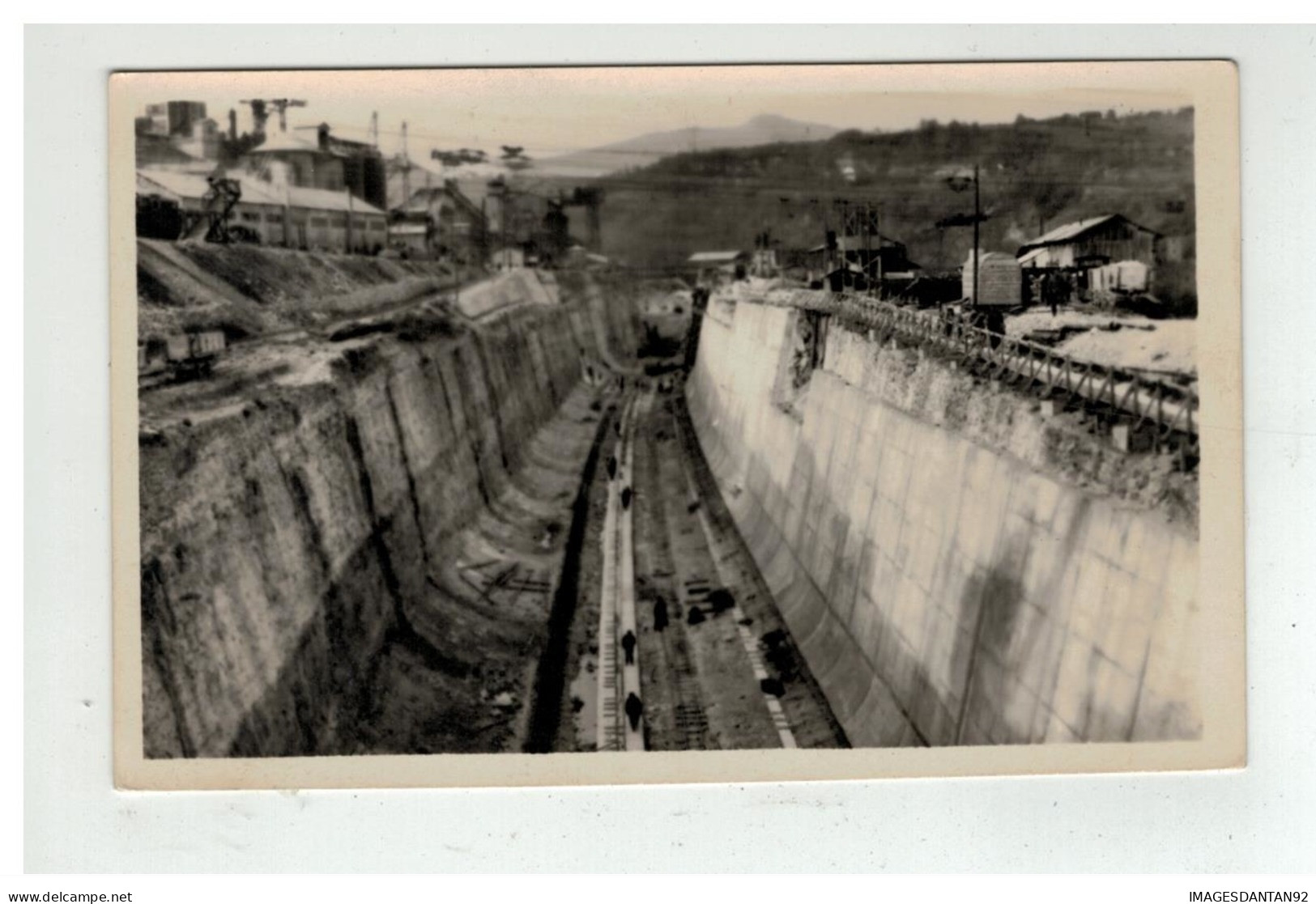 01 GENISSIAT BARRAGE CANAL EVACUATEUR MAI 1947 - Génissiat