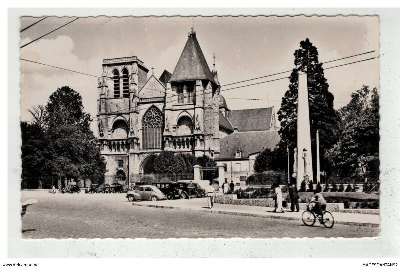 72 LE MANS #12788 EGLISE NOTRE DAME DE LA COUTURRE ET MONUMENT DE LA LIBERATION NÂ°43 - Le Mans