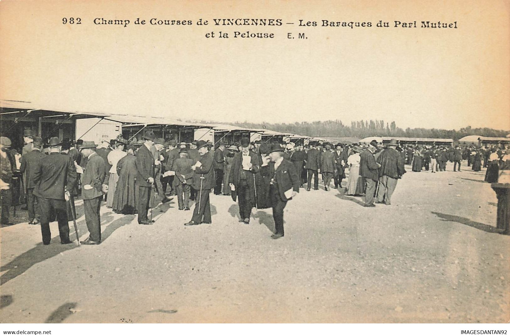 94 VINCENNES #22320 CHAMP DE COURSES LES BARAQUES DU PARI HIPPISME - Vincennes