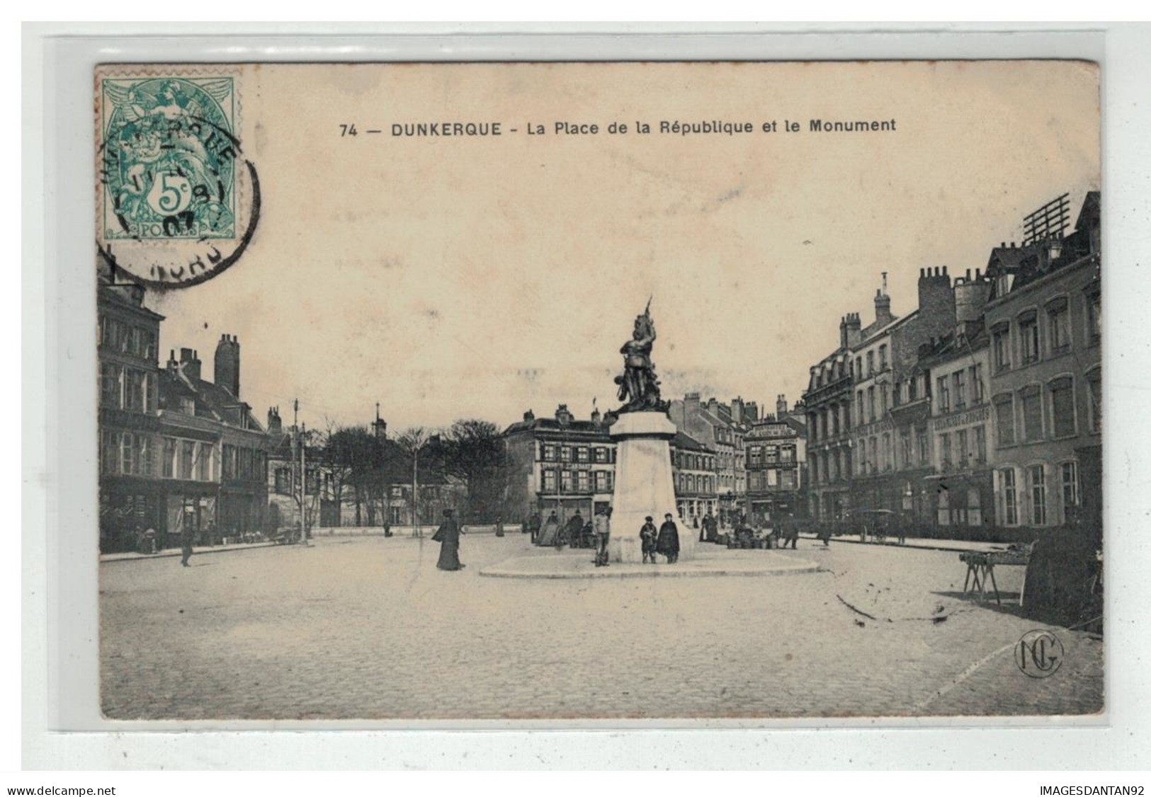 59 DUNKERQUE LA PLACE DE LA REPUBLIQUE ET LE MONUMENT NÂ°74 - Dunkerque
