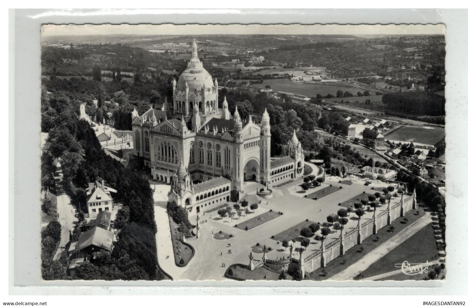 14 LISIEUX VUE GENERALE AERIENNE DE LA BASILIQUE NÂ°92 75 A - Lisieux