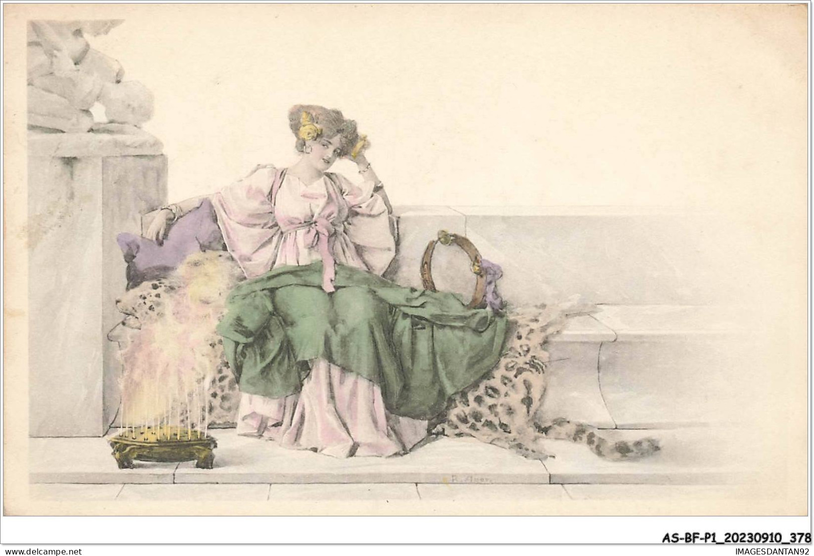 AS#BFP1-0190 - FANTAISIE - Jeune Femme Assise Sur Une Peau De Bête, Près D'un Tambourin - Mujeres