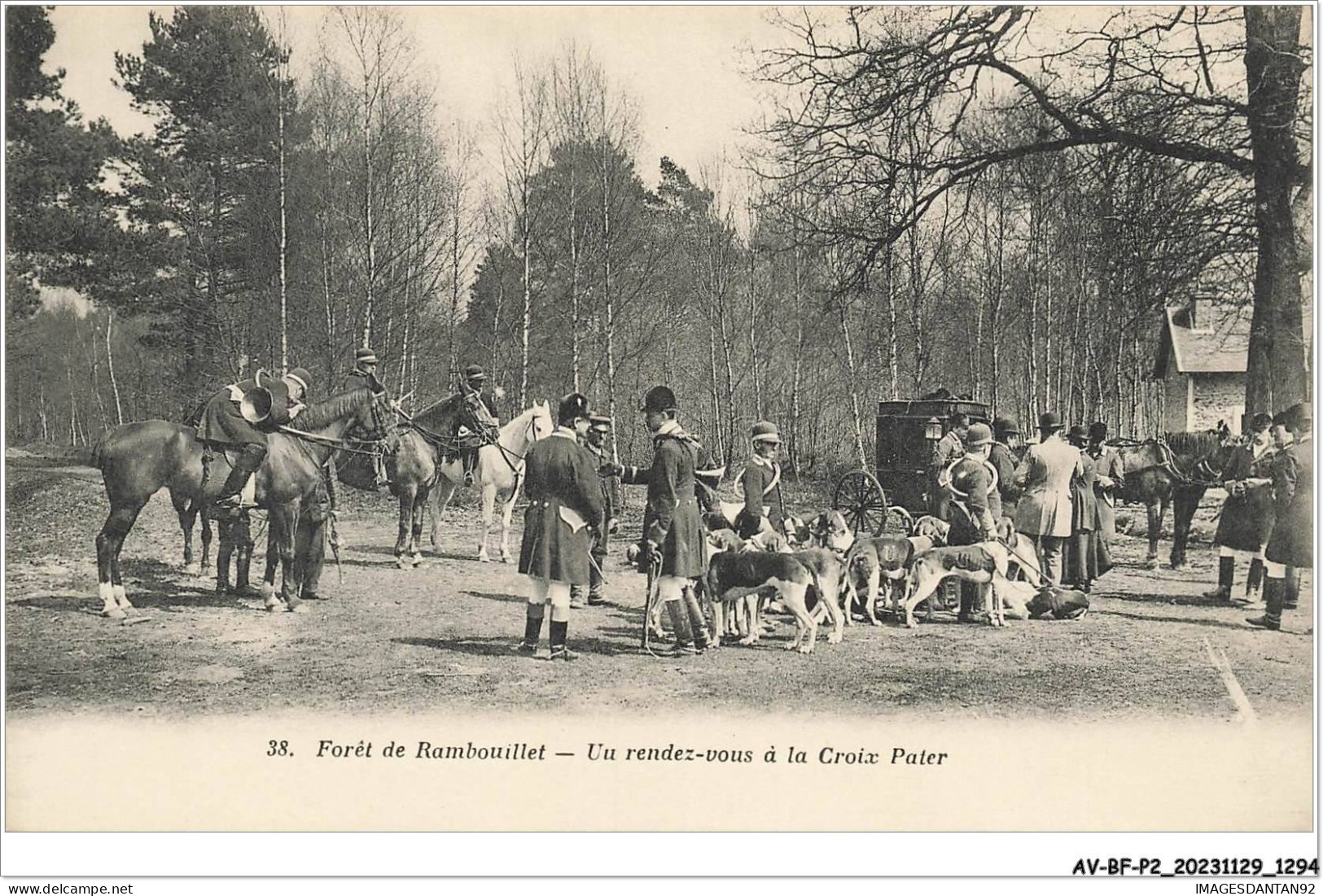 AV-BFP2-0834 - CHASSE - Forêt De Rambouillet - Un Rendez-vous à La Croix Pater - Meute - Jagd