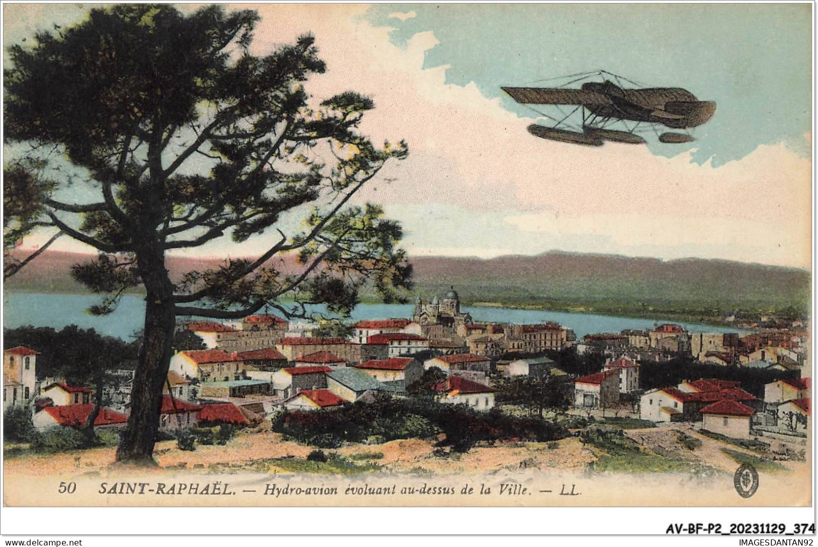 AV-BFP2-0375 - AVIATION - Saint-Raphaël - Hydro-avion évoluant Au-dessus De La Ville - Autres & Non Classés