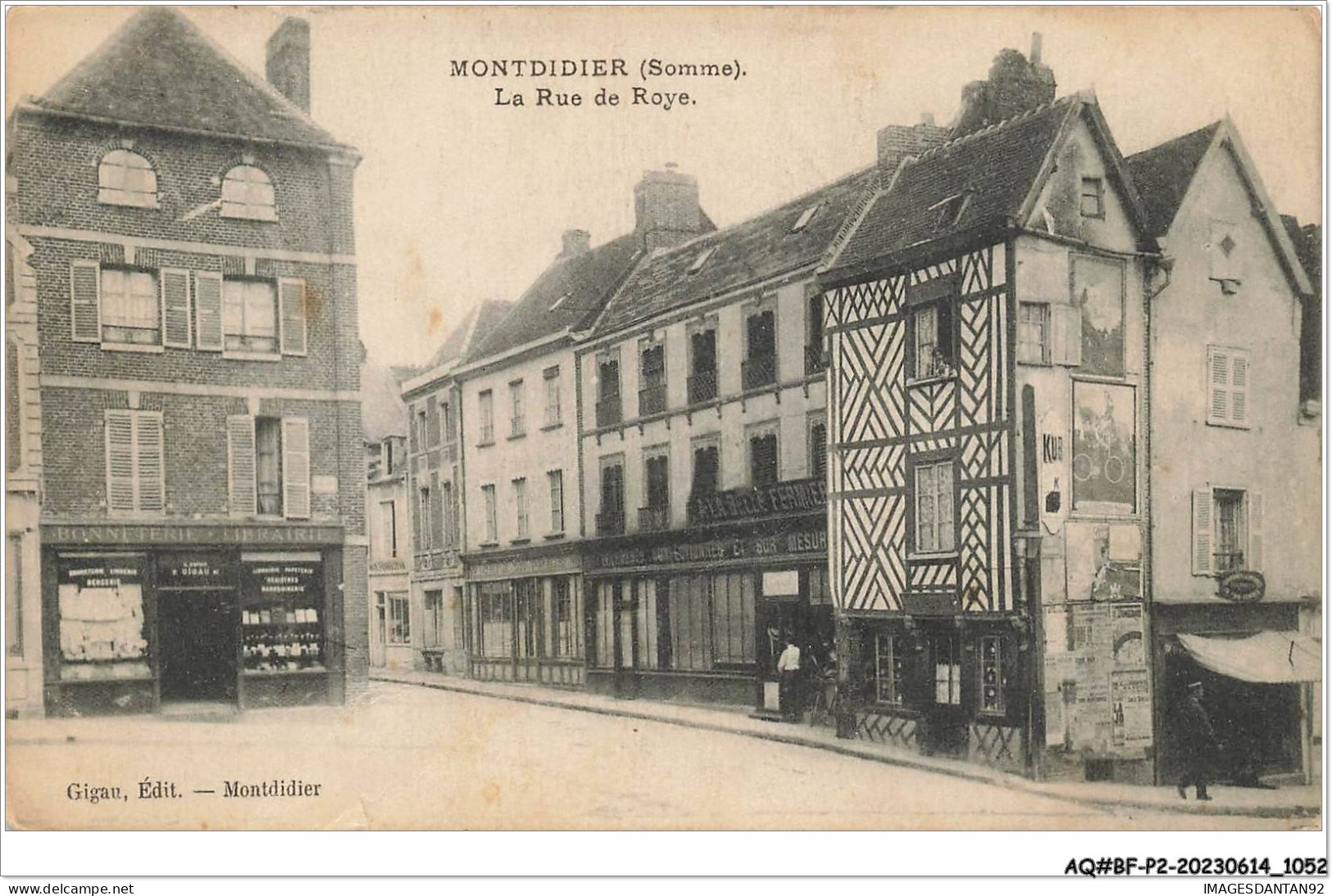 AQ#BFP2-80-0524 - MONTDIDIER - La Rue De Roye - Bonneterie, Librairie - Montdidier