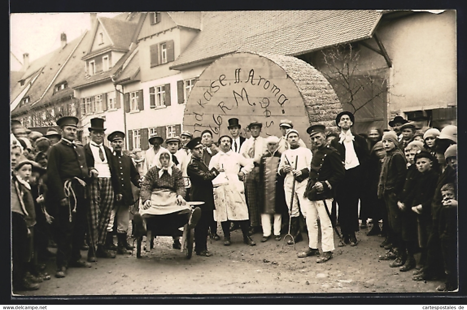 Foto-AK Bräunlingen, Fasnet 1927, Gruppenbild Mit Käse  - Carnaval