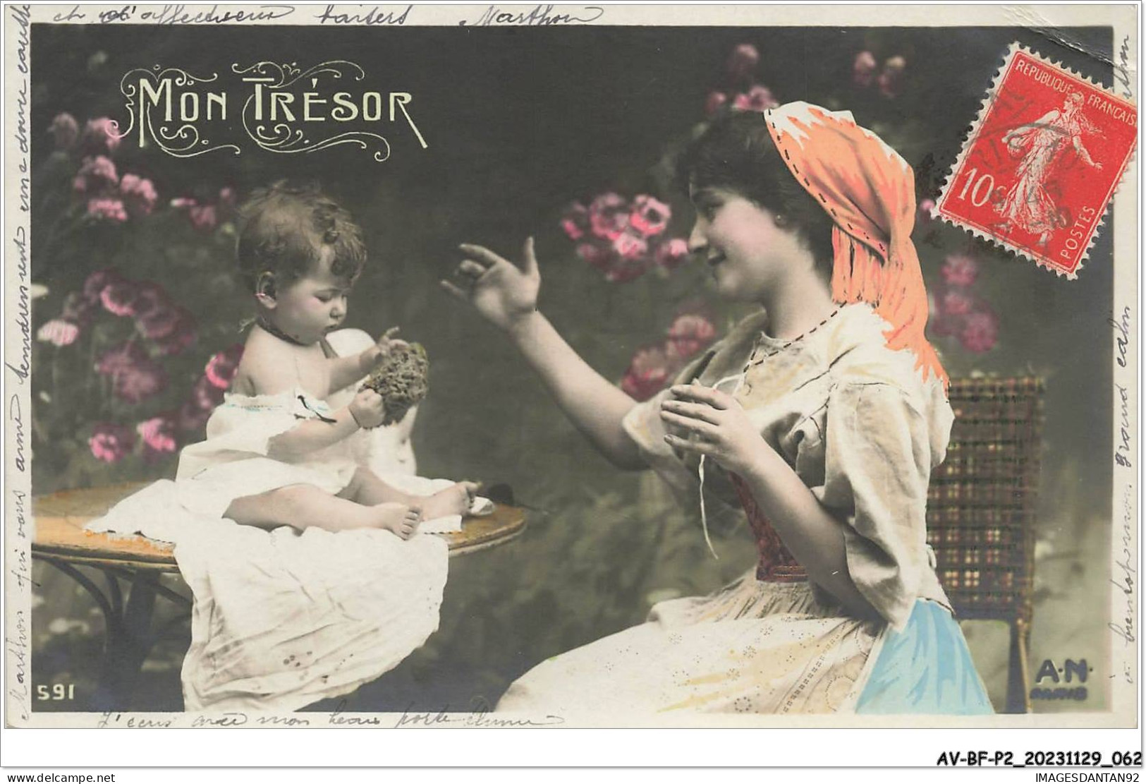 AV-BFP2-0219 - FANTAISIE - Mon Trésor - Une Femme S'occupant D'un Bébé Jouant Avec Une éponge - Bébés
