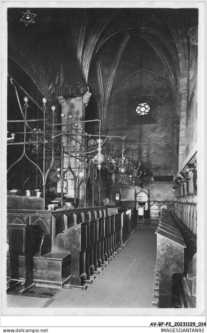 AV-BFP2-0195 - RELIGION - Judaisme - Prague - Le Drapeau Des Juifs ... Dans La Synagogue - Jewish