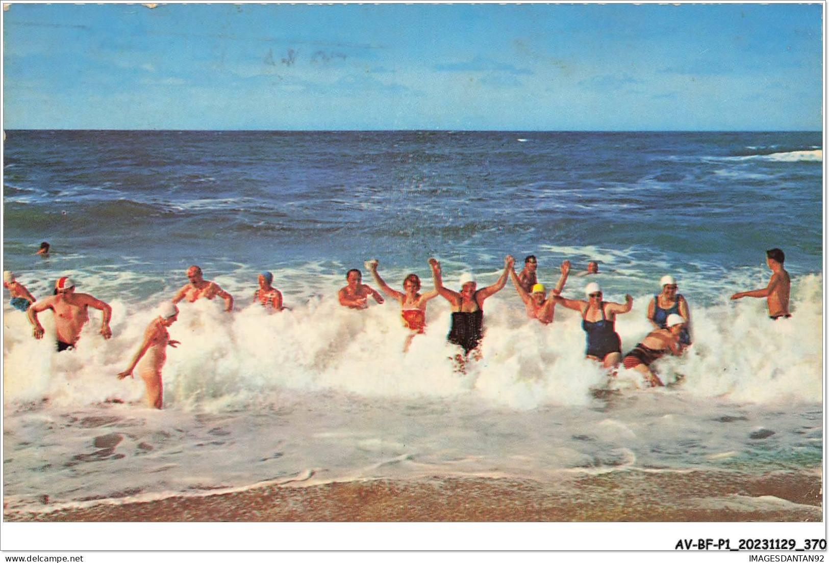 AV-BFP1-0186 - PAYS-BAS - Scheveningen - Strandleven - Hommes Et Femmes Se Baignant Dans La Mer - Ohne Zuordnung